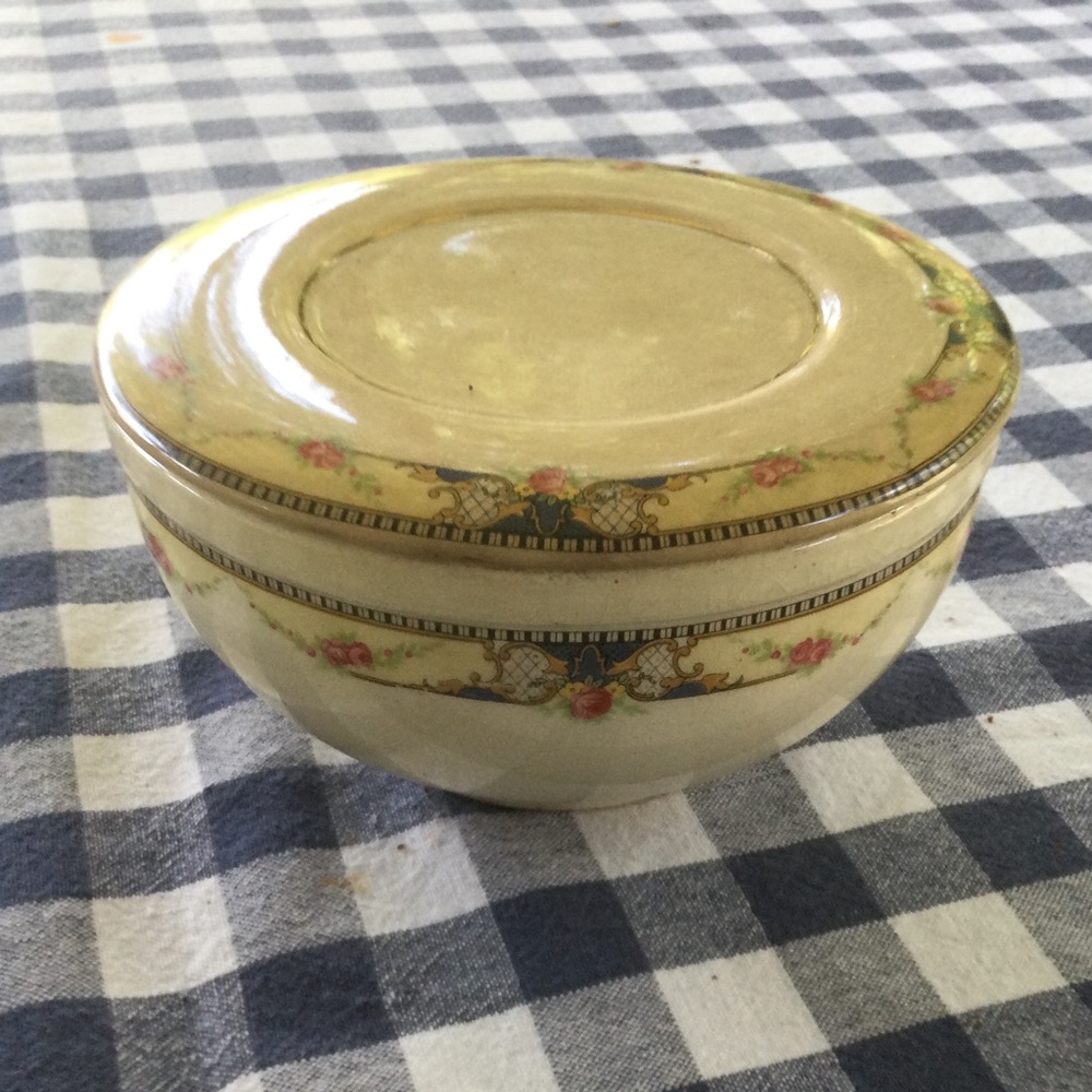 Universal Cambridge Floral Pattern refrigerator dish with lid
